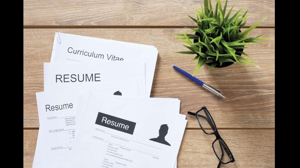 Crafting an Effective Resume for Career Changers: Expert Tips and Strategies for the United States